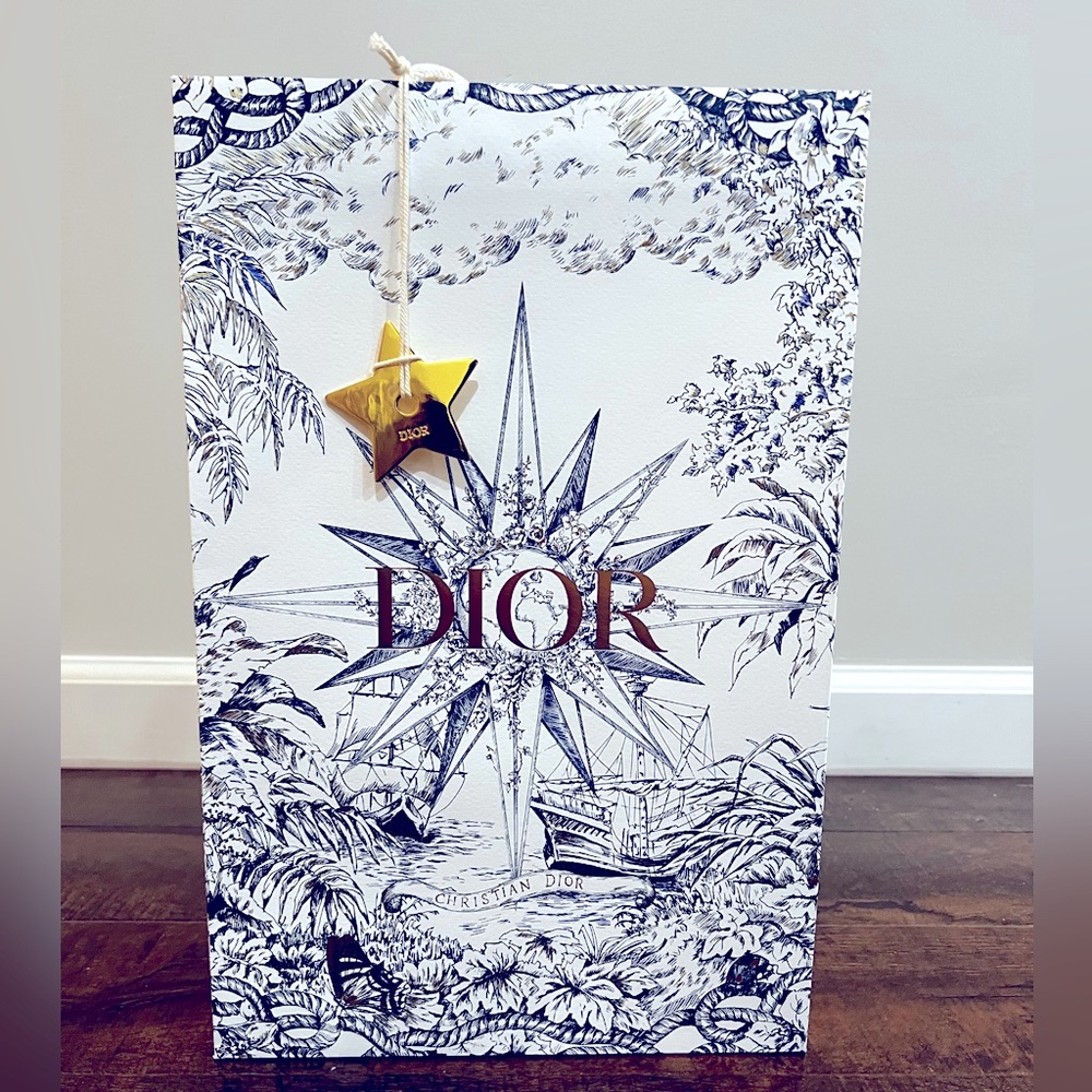 *Brand New* Dior holiday shopping bag with charm - Holiday edition